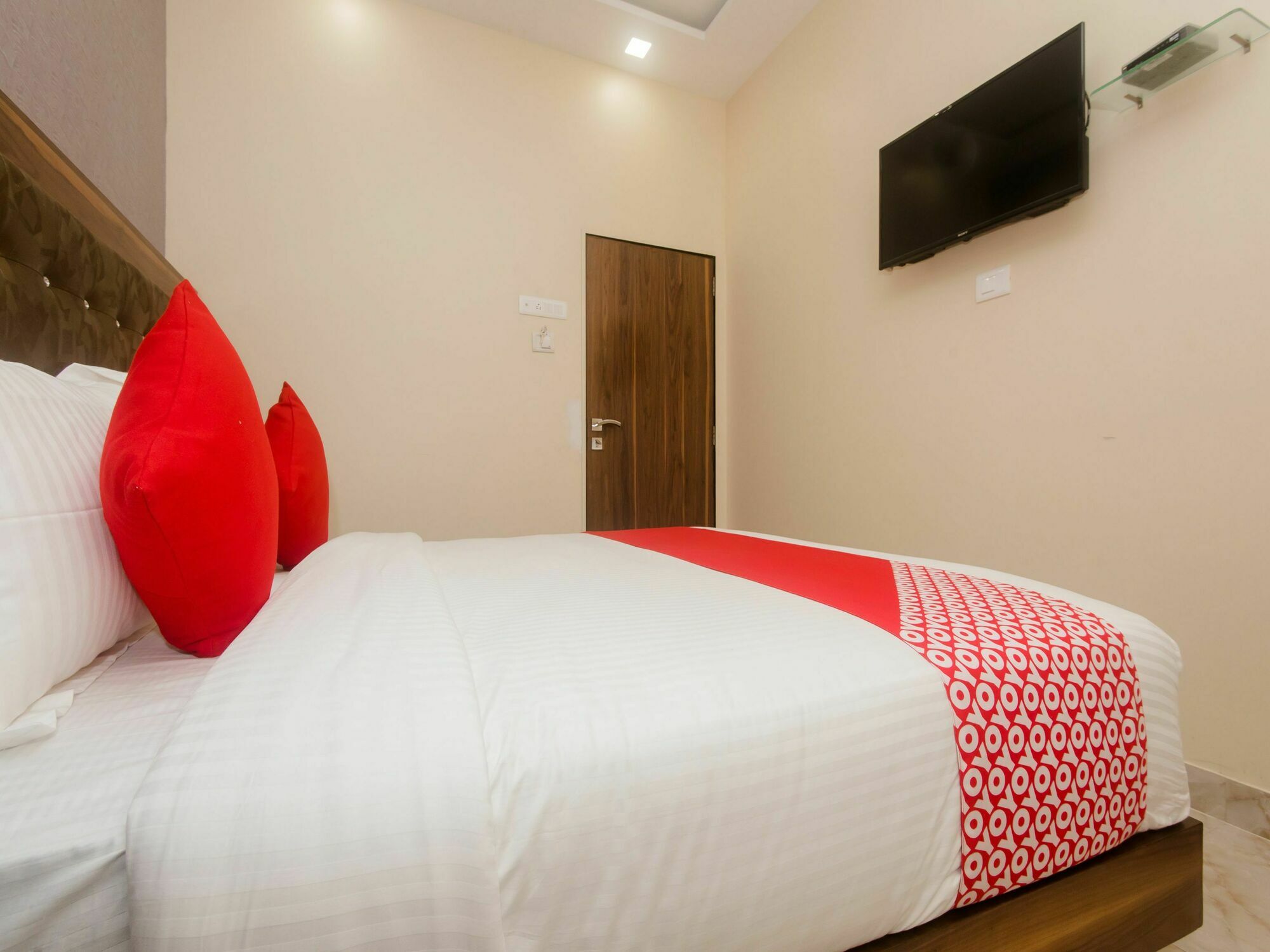 Hotel O Greenforest Near Airport Road Metro Station Mumbai Exterior foto